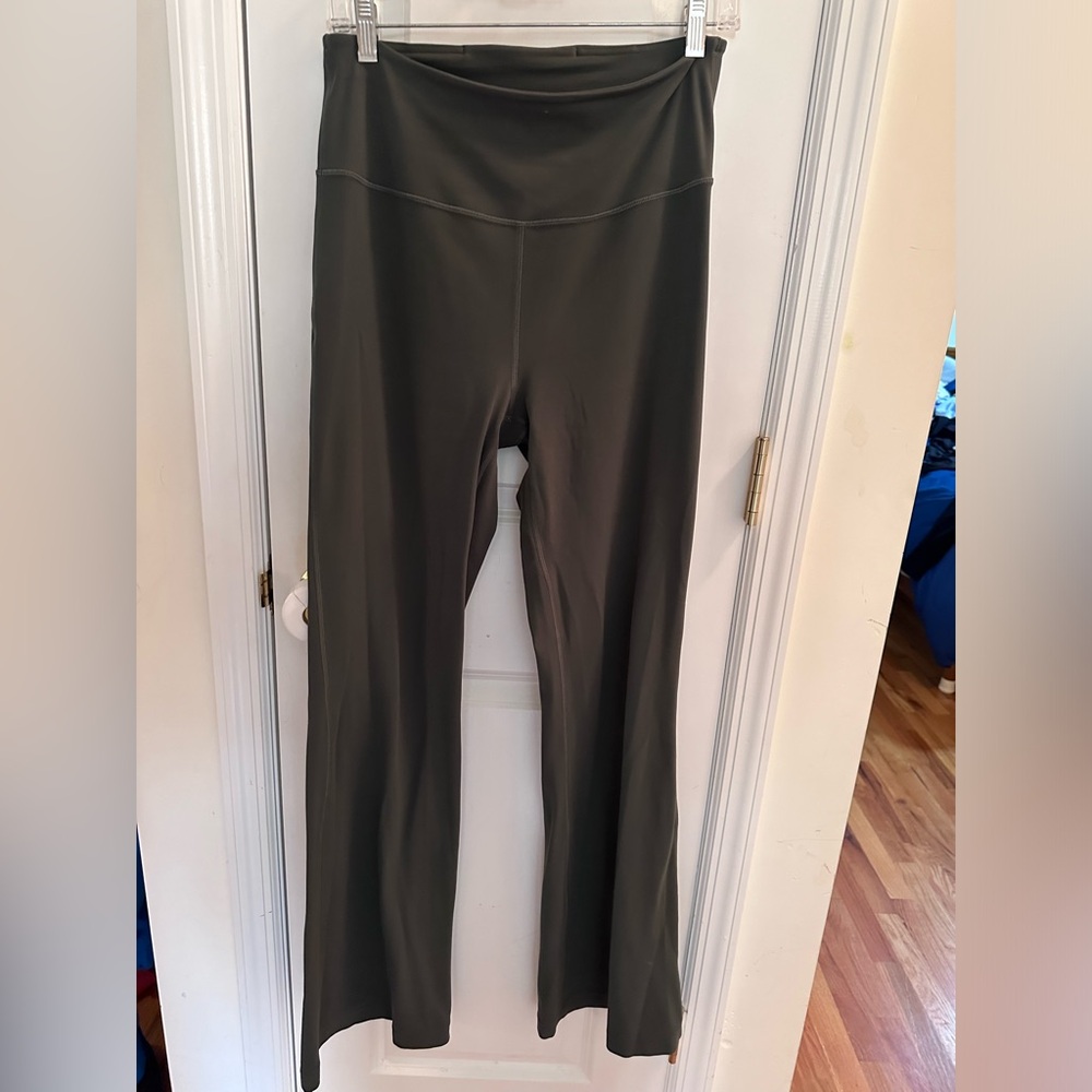 LULULEMON GROOVE PANT SIZE 10